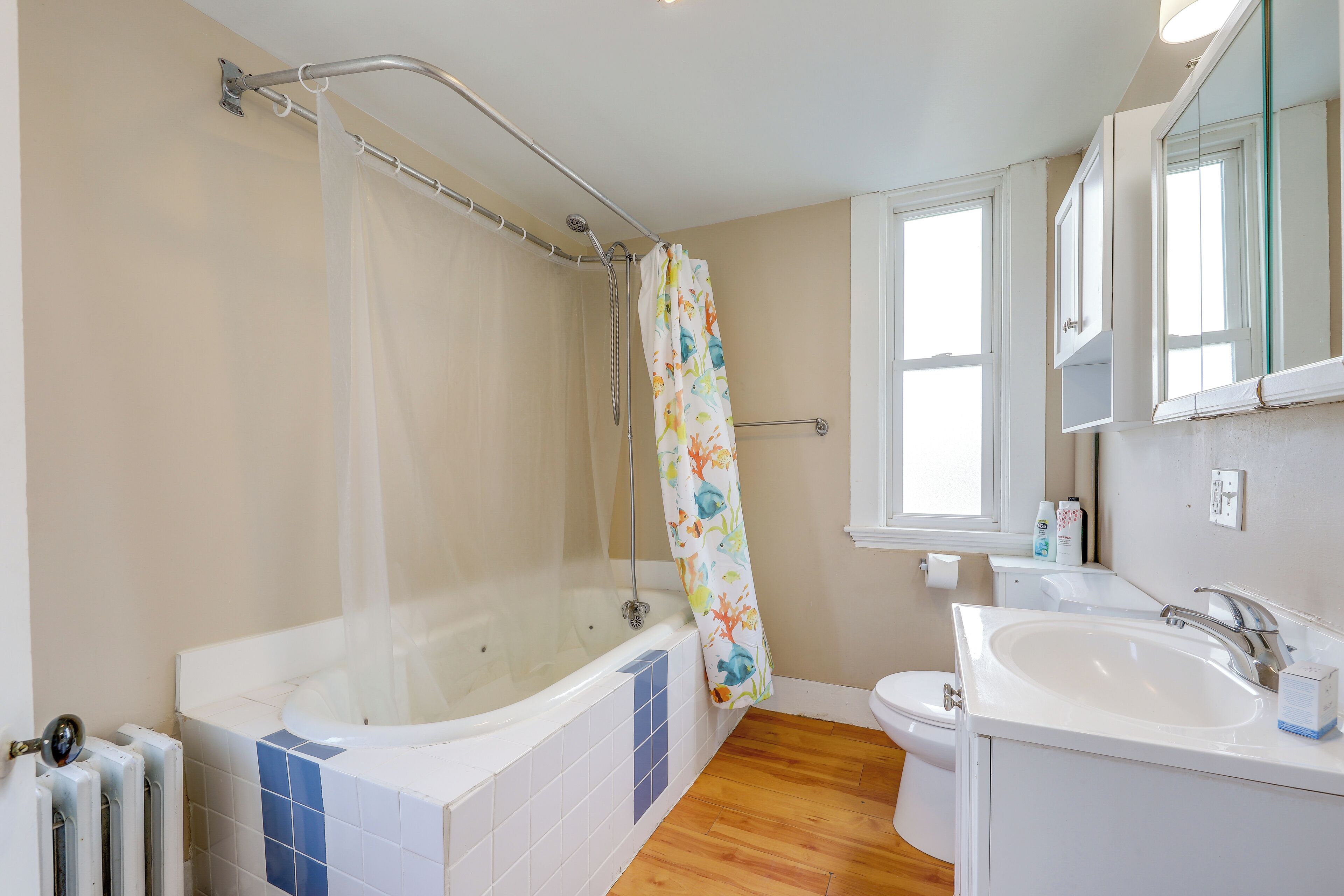 A bathroom with a bathtub, toilet, and sink.