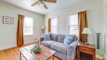 Apartment (2 Bedrooms) | Front of property