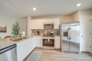 House (3 Bedrooms) | Interior - Family-friendly, Pets Welcome: Broken Arrow Gem! (Broken Arrow)