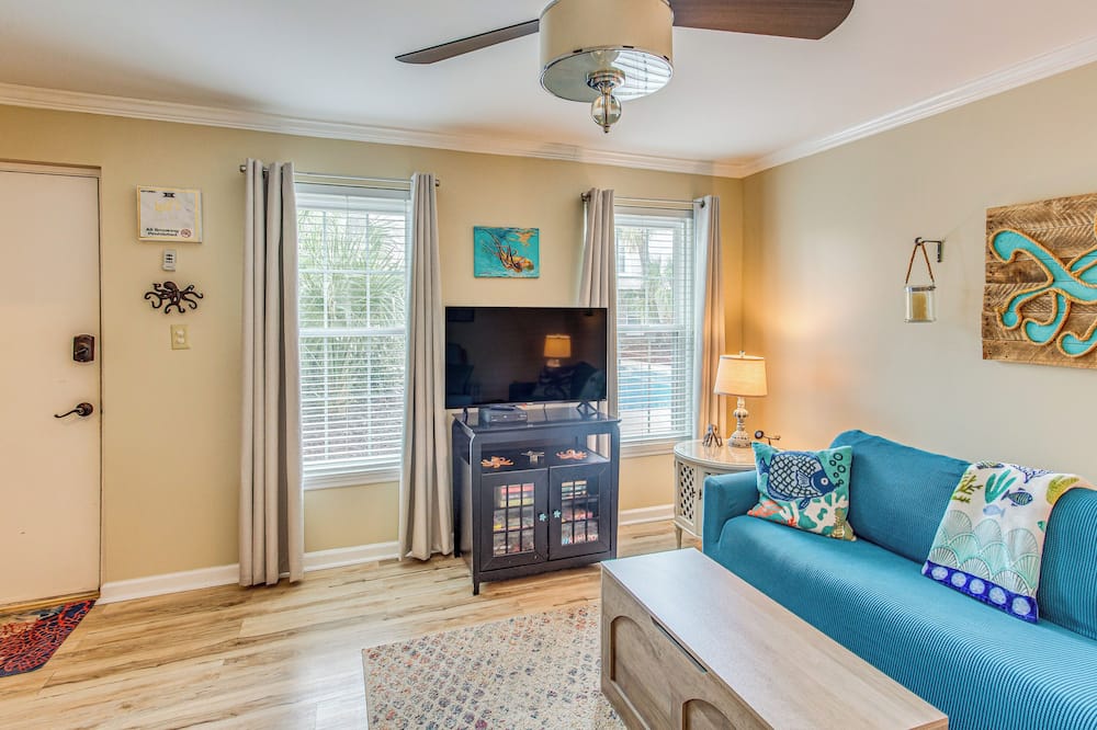 Pool Access, 4 Blocks to Ocean! N Myrtle Beach Gem - Atlantic Beach, SC