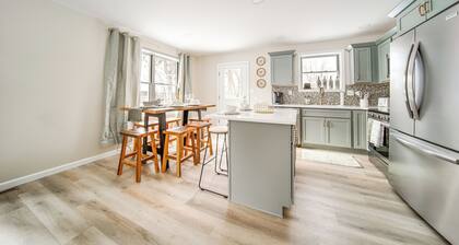 Walk to Lake: Pet-friendly Cottage in Jamestown!