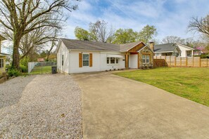 House (3 Bedrooms) | Interior - Walk to Casino: Home w/ Deck in Hot Springs! (Hot Springs)