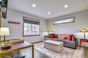 Apartment (0 Bedroom) | Interior