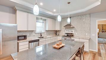 House (4 Bedrooms) | Interior