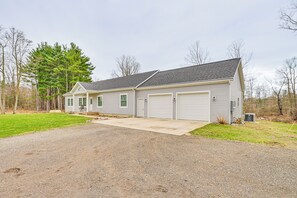 Interior - 3 Mi to Dtwn: Family-friendly Home in South Haven! (South Haven)