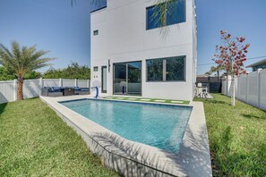 House (4 Bedrooms) | Interior - Walk to Shore: Modern Stunner in Ormond Beach! (Ormond Beach)
