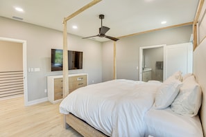 House (4 Bedrooms) | Interior - Walk to Shore: Modern Stunner in Ormond Beach! (Ormond Beach)