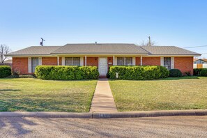 House (3 Bedrooms) | Front of property