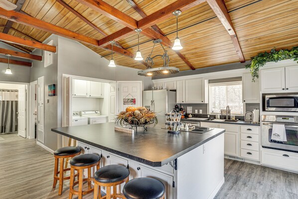 House (3 Bedrooms) | Interior - < 1/2 Mi to Marina: Missouri Lake Getaway (Warsaw)