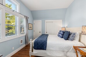 1 bedroom, desk, free WiFi, bed sheets