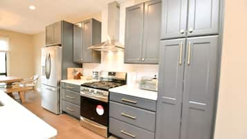 Apartemen | 4 kamar tidur dan internet