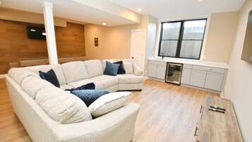 Apartment | 4 bedrooms, Internet