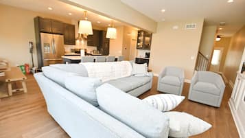 Apartment | 4 bedrooms, Internet