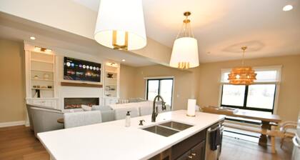 Brand New Luxury Townhouse Steps To Notre Dame Fire Place Fire pit 1418