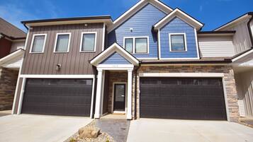 Apartemen | 4 kamar tidur dan internet