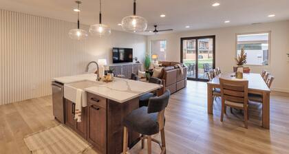 Warm Poolside 3BR w/ Fireplace - Near Clubhouse