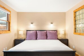 3 quartos, ferros/tábuas de passar roupa, berço de viagem