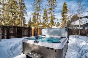 Outdoor spa tub - Steps to Free Bus Stop; Easy Access to Town & Mtn (Breckenridge)