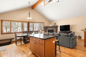 Interior - Steps to Free Bus Stop; Easy Access to Town & Mtn (Breckenridge)