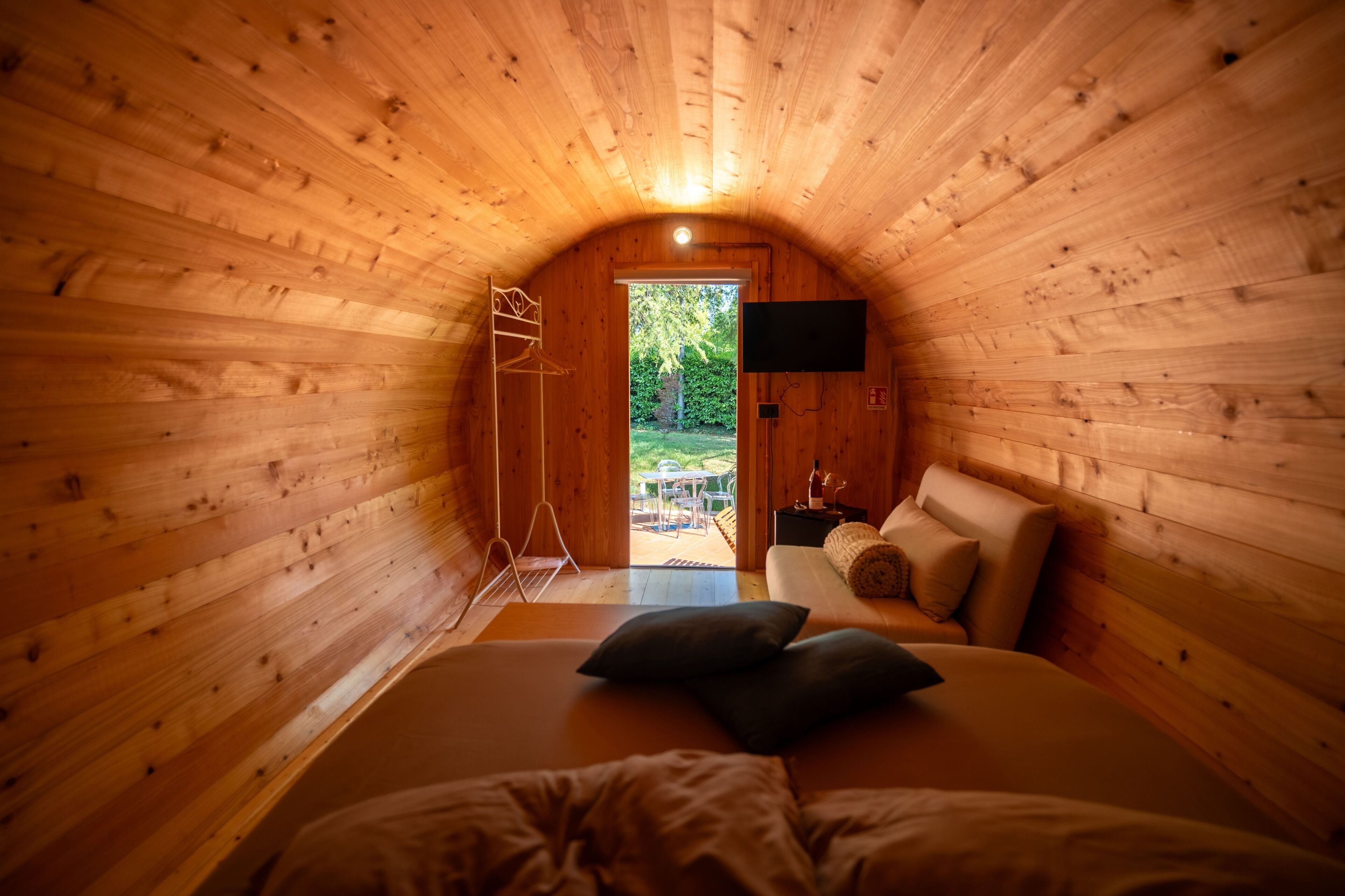 Minibar, free WiFi, bed sheets