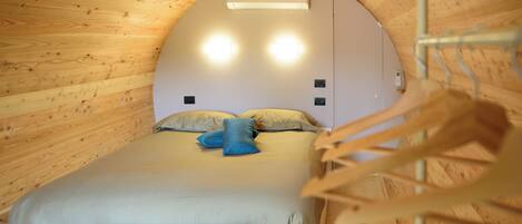 Habitación Deluxe, vista al jardín | Minibar, wifi gratis y ropa de cama