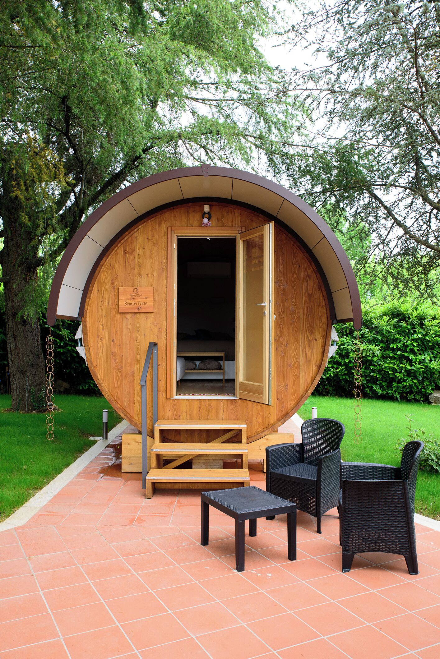 Minibar, free WiFi, bed sheets