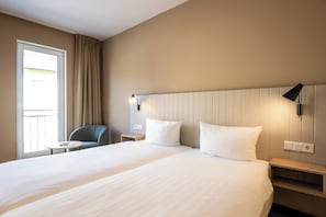 Comfort Double or Twin Room | 1 bedroom, in-room safe, desk, laptop workspace