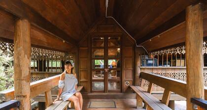 "Live like a Local" Wooden House