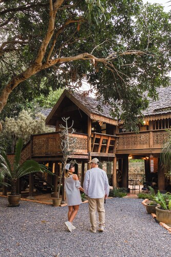 "Live like a Local" Wooden House