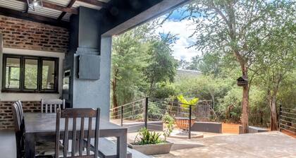 3-bedroom house in enchanting Marloth Park with WiFi, AC and private pool