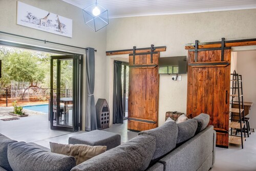 3-bedroom house in enchanting Marloth Park with WiFi, AC and private pool