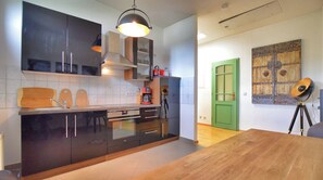 Fridge, oven, stovetop, coffee/tea maker - Vacation apartment "Schwalbennest (Naumburg (Saale))