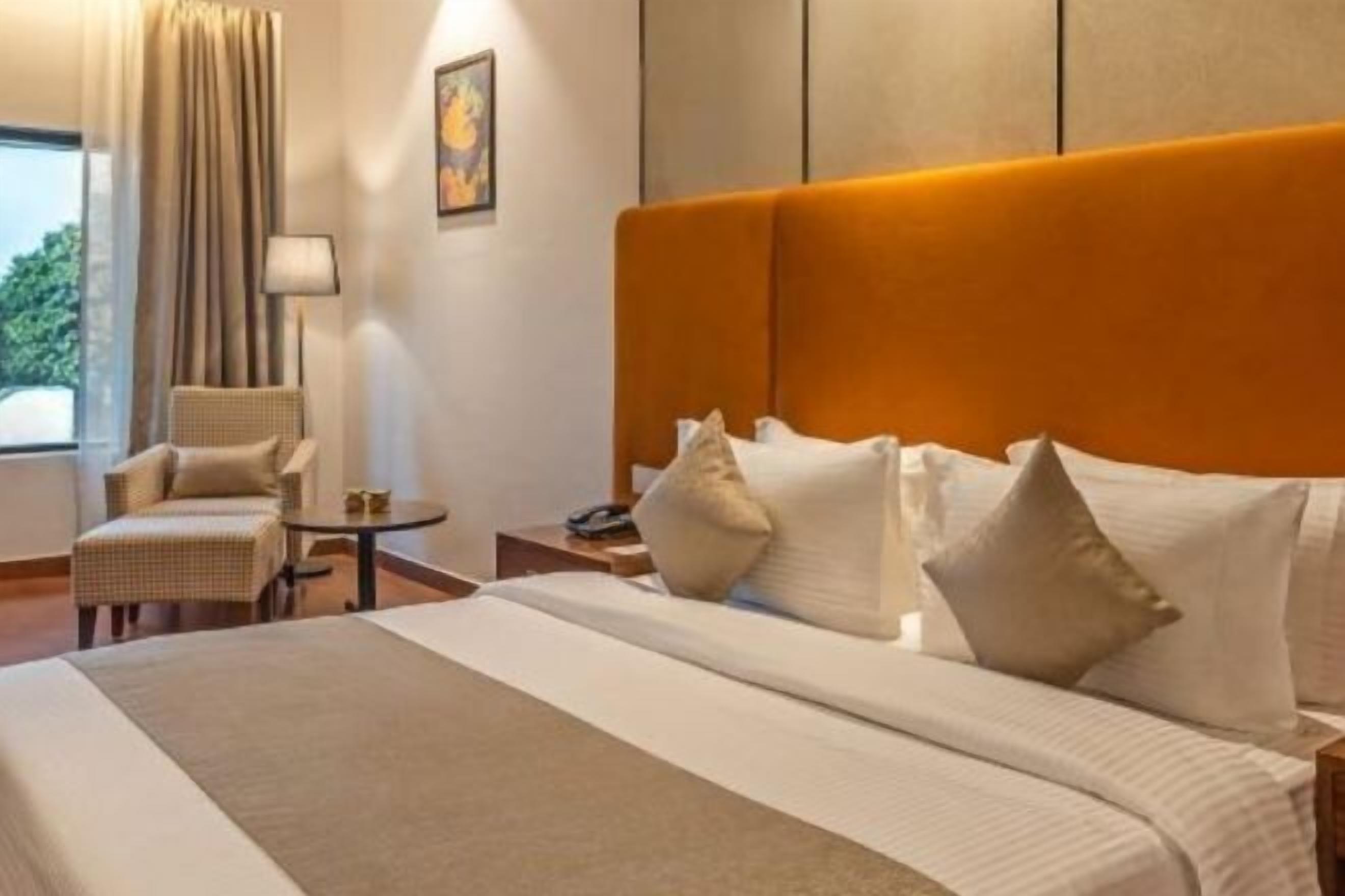 Skrivebord for bærbar PC, strykejern/-brett og wi-fi (inkludert)