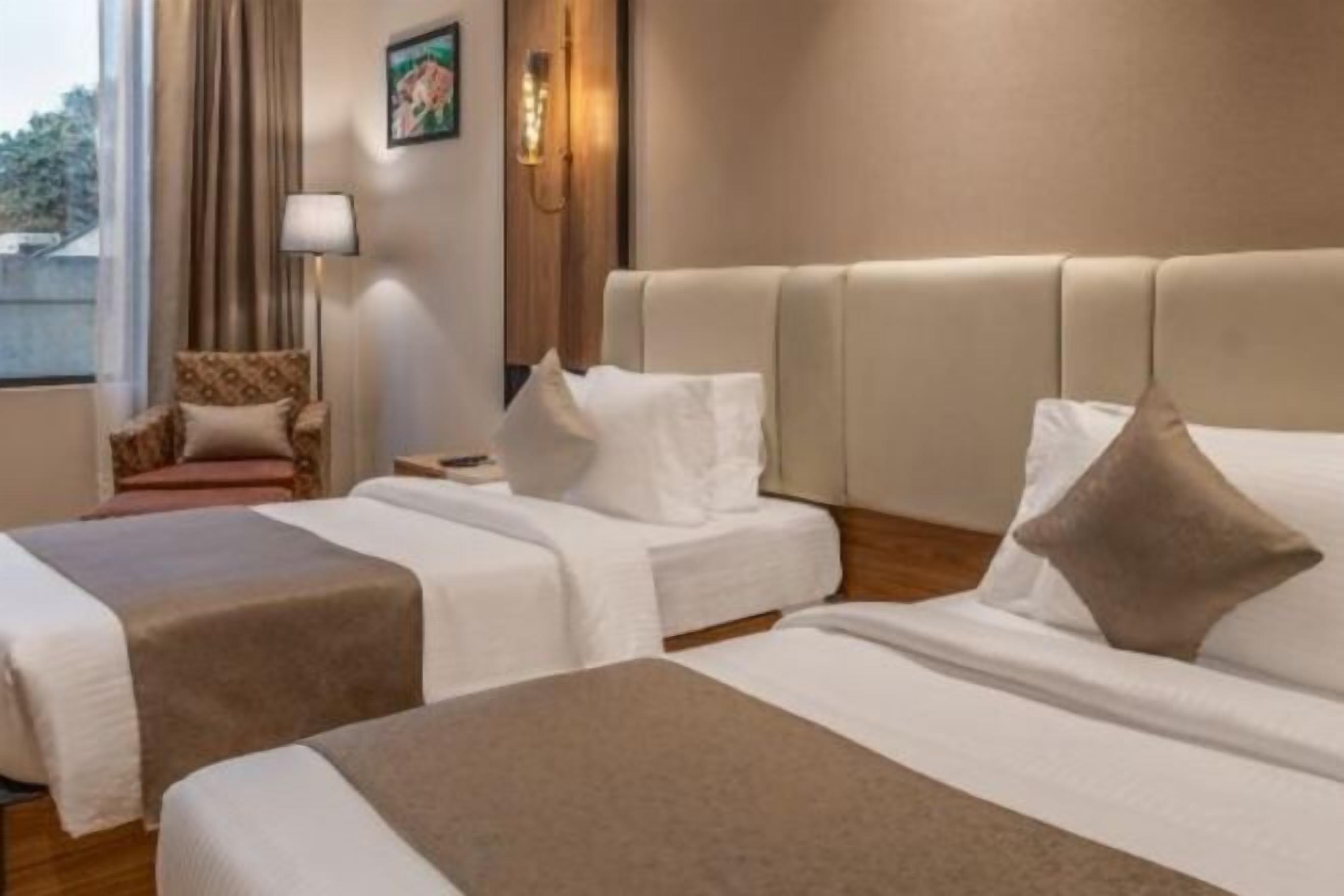 Skrivebord for bærbar PC, strykejern/-brett og wi-fi (inkludert)