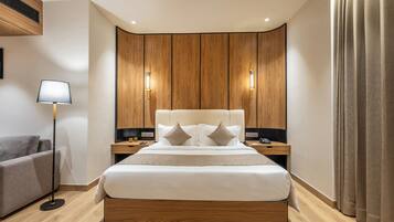 Premier Room, Resort View | 1 bedroom, laptop workspace, iron/ironing board, free WiFi