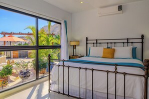 4 slaapkamers, een strijkplank/strijkijzer, internet, beddengoed