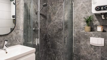 Apartment, Balkon, Stadtblick | Badezimmer