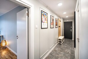 Leilighet, balkong, byutsikt | Oppholdsområde