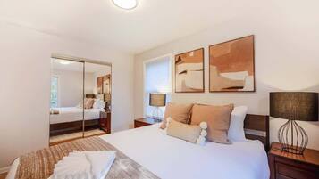 2 slaapkamers, een strijkplank/strijkijzer, wifi, beddengoed