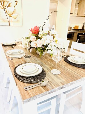 Dining - Your serene  escape relax, explore, indulge; your perfect escape awaits✨🍷 ! (North Rothbury)