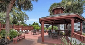Outdoor dining - C-122 - Luxury Condo - Easy Walk to Amenities! (Naples)