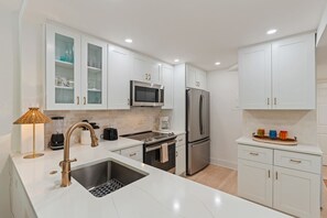 Coffee/tea maker, fridge, microwave, oven