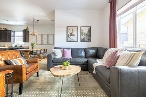 Fernseher, Kamin, Arbeitsbereiche