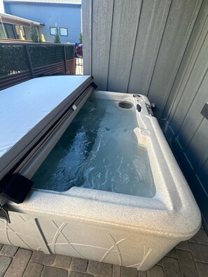 Bain à remous extérieur