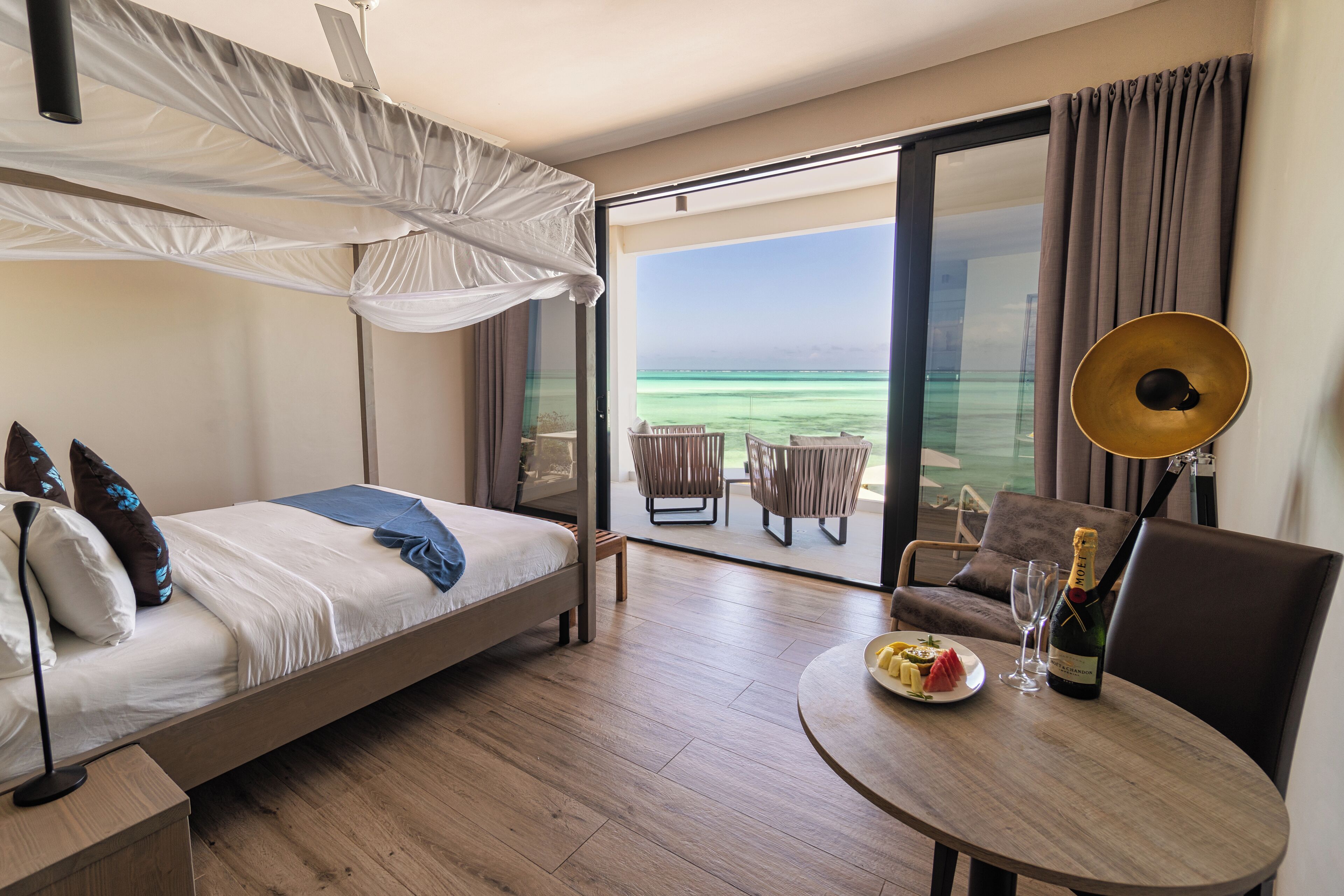 Roupas de cama premium, frigobar, cofres nos quartos, Wi-Fi de cortesia