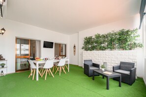 Outdoor dining - Central Apartment - Rooftop pool (Albufeira)