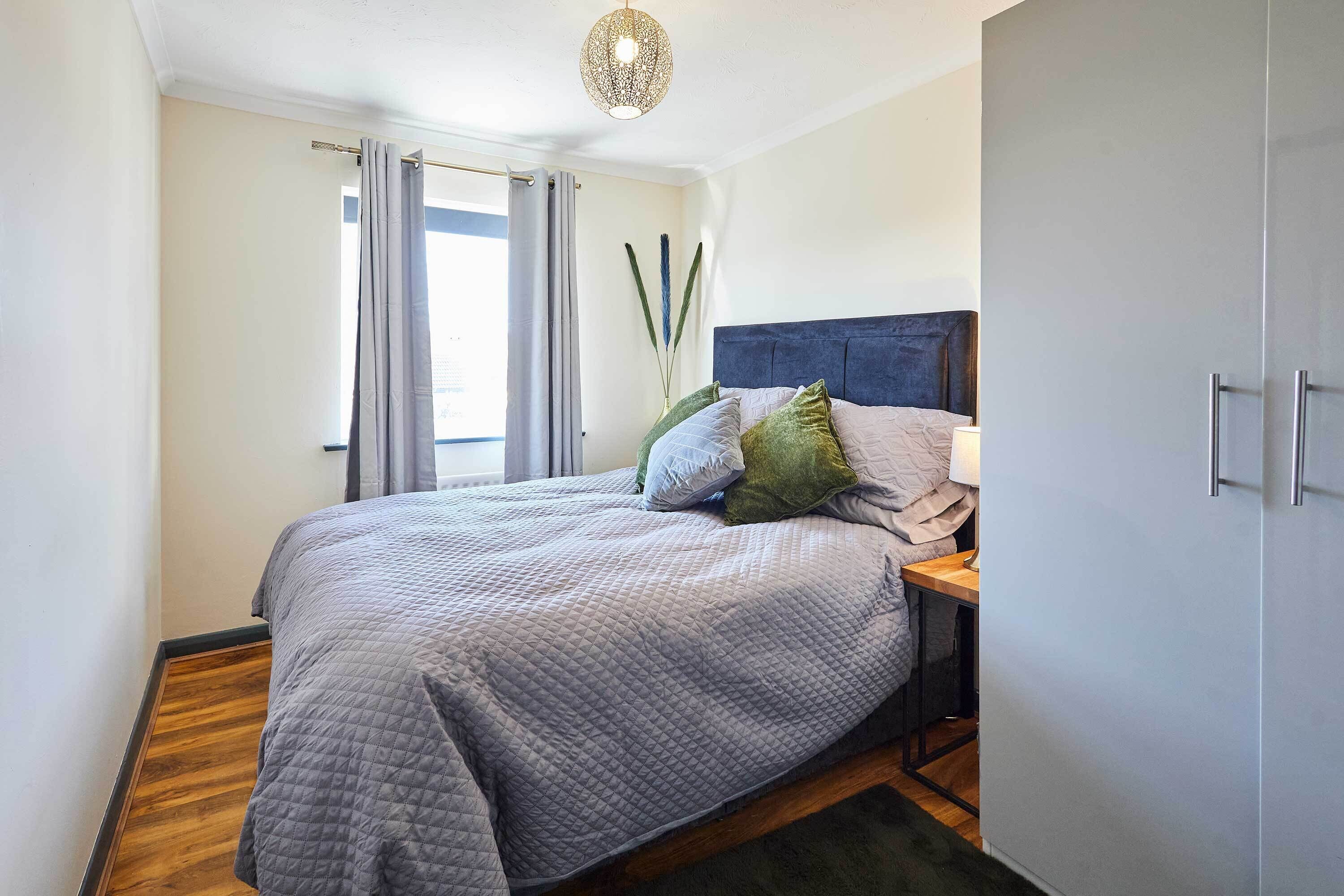 4 bedrooms, desk, iron/ironing board, WiFi