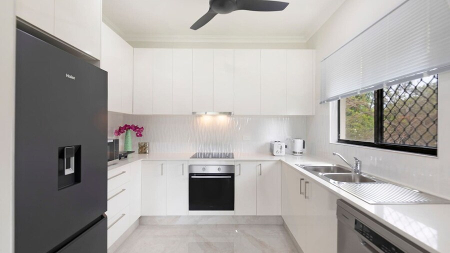 Zen Coastal Hideaway Modern Hospital Beach