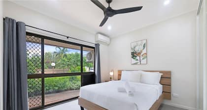 Zen Coastal Hideaway Modern Hospital Beach