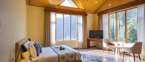 Deluxe Room, Balcony, Mountain View | Blackout drapes, iron/ironing board, free WiFi